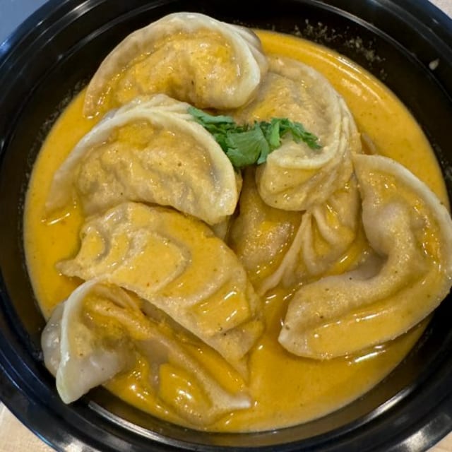 Veg. Jhol Momo.